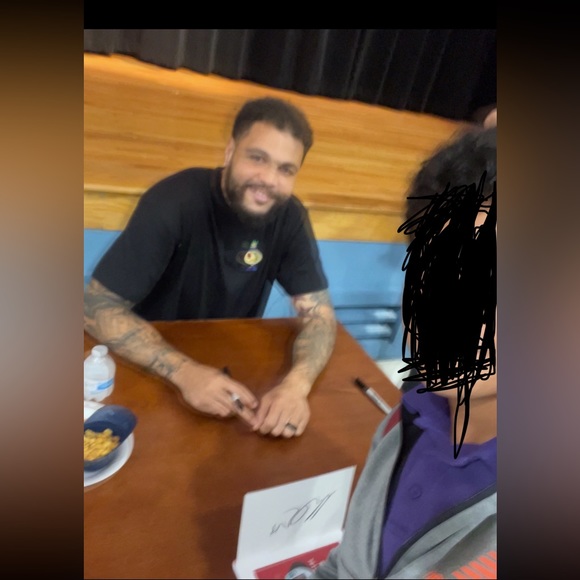 Signed Mike Evans book/ new - Picture 7 of 7